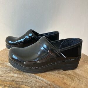 Dansko | Professional Patent Leather Solid Black Clogs